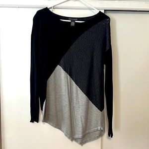 Chelsea & Theodore blend sweater with unique bottom cut. Size Large.